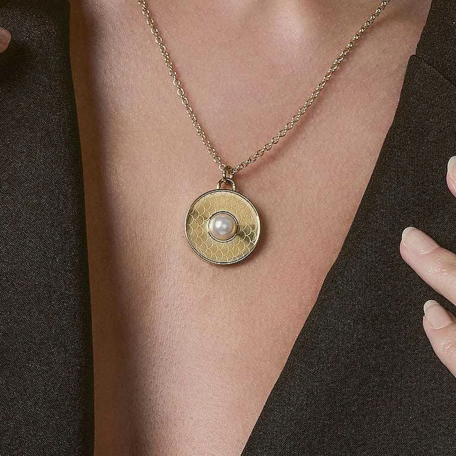 Salamander Cabochon Pearl & Gold Necklace
